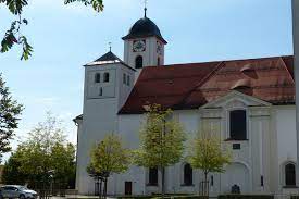 Den unikke harmoni mellem rum, møbler og program, der adskiller rotter klosterkirche, er resultatet af et bogstaveligt unikt arbejdssamfund blandt de vigtigste kunstnere i det sydtyske rokoko. Ehemaliges Kloster Rott Am Inn Und Kirche St Marinus Und Anianus Chiemsee Alpenland Tourismus
