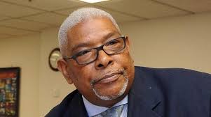 Hurt testifies at murder trial