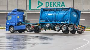 Wie verhalten sie sich jetzt richtig lkw. Wie Gefahrlich Sind Lkw Auto Motor Und Sport