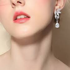 ウェディング ブライダル イヤリング ピアス アクセサリー 結婚式 花嫁 揺れる ビジュー リーフ ドロップ 華やか 安い sunrutile 01 結婚式 アクセサリー イヤリング ブライダルアクセサリー