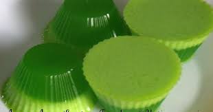 Kalau ada kenduri, ini adalah pencuci mulut yang klasik dan sesuai sangat untuk dihidangkan kepada tetamu. Assalamualaikum Dan Salam Sejahtera Hari Ni Buat Agar2 Santan Pandan Je Buat Pencuci Mulut Kalau Kuih Warna Hijau Ni Mmng Kegemaran Hamka
