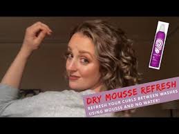 Because mousses aren't heavy, those who have fine hair that gets weighed down love to apply it to wet hair to enhance their curls and waves. Refresh Curly Hair Using Only Mousse Dry Mousse Refresh Youtube Curly Hair Styles Curly Girl Curly Girl Method