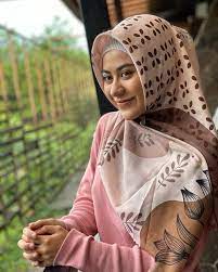 Sebelum dikenali sebagai seorang aktris seperti saat ini. 10 Potret Betari Ayu Artis Muda Yang Pesonanya Bikin Hati Adem