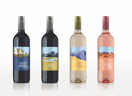 Un Sabor Argentino On Behance Apple Drinks Peach Drinks Wine Label Collection