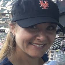 Keri Goldman's Instagram, Twitter & Facebook