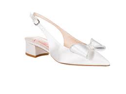 Scegli tra la selezione di abiti da damigella lunghi, disponibili in una varietà di colori e modelli. Pin Su Collezione Sposa 2019