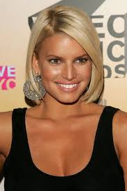 Jessica simpson just underwent a major hair makeover to 'super baby blonde' while she was pregnant! Jessica Simpson Short Bob Hairstyle Hairstyles Weekly