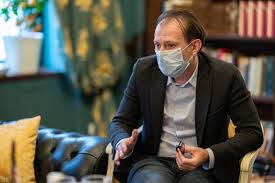 Surpriza pentru sotie la ziua de nastere. Ce Face Ministrul De FinanÈ›e Florin CiÈ›u Cand Se Duce AcasÄƒ La PÄƒrinÈ›i DezvÄƒluirile Au Fost FÄƒcute Chiar De TatÄƒl SÄƒu Wowbiz