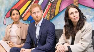 Jacinda ardern, other top nz officials to take pay cut. Herzogin Meghan Bekommt Maori Umhang Geschenkt Baden Online Nachrichten Der Ortenau Offenburger Tageblatt