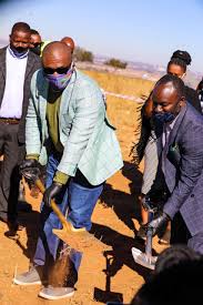 5.45 miles (8.77 km) with 13 min travel time. City Forges Ahead With Massive Plan To De Densify Midrand