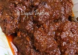 Resep rendang daging sapi pedas sama saja dengan resep rendang pada umumnya, hanya saja anda perlu menambahkan beberapa buah cabe rawit merah pada bumbu halusnya. Bagaimana Cara Membuat Rendang Sapi Simple Empuk Yang Hemat