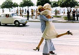 Continuare a filmului marele blond cu un pantof roşu, le retour du grand blond este aproape la fel de amuzant ca şi primul film datorită continuare a filmului din 1972 marele blond cu un pantof negru, reîntoarcerea marelui blond e o comedie excepțională cu nimic mai prejoasa decât primul film. Dvdfr Le Retour Du Grand Blond Le Test Complet Du Blu Ray