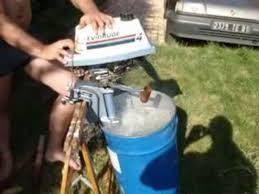 Les performances un peu décevantes, au vu du rapport poids/ puissance, sont dues à la boite de vitesses qui tire très long. Essai Moteur Evinrude 2t 4cv De 1978 Video Dailymotion