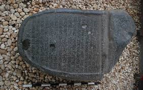 Beberapa perkataan bahasa melayu kuno sebahagian telah memperlihatkan irasnya dan sebahagian lagi kekal digunakan hingga kini. Prasasti Peninggalan Kerajaan Sriwijaya Beserta Gambarnya Ilmu Pengetahuan Sosial Ips