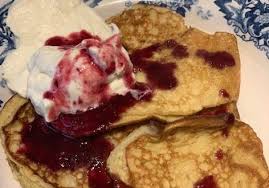 Make Low Carb Pancakes With Berry Syrup And Whip Cream In Japan