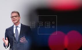 How many stars would you give deutschebank service? Deutsche Bank Ceo Signals More Cuts To Investment Bank Business English Edition Agencia Efe