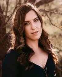 Robyn Nicholas's Instagram, Twitter & Facebook