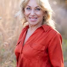 Paula Peppers's Instagram, Twitter & Facebook