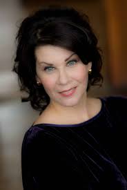 Kari Ragan's Instagram, Twitter & Facebook