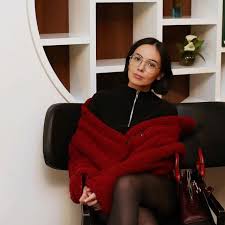 Agathe auproux est une journaliste de télévision, née le 17 octobre 1991, à guéret, dans la agathe auproux réagit aussitôt en disant les regretter et en dénonçant le machisme de la société, l'ère du. The Red Coat Of Agathe Auproux On The Account Instagram Agatheauproux Spotern