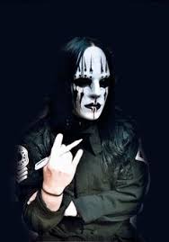 Легендарный американский барабанщик джои джордисон (joey jordison), один из создателей группы slipknot, в последние годы страдавший поперечным миелитом, мирно скончался во сне. Idei Na Temu Dzhoi Dzhordison 19 Kori Tejlor Tyazhelyj Metall Metall