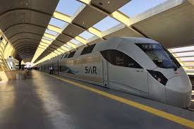 سمو ولي العهد وأمير دولة قطر يشهدان توقيع اتفاقية تنفيذ مشروع قطار السعودية / قطر السريع، الذي يمتد على مسافة 785 كم ويربط الرياض والدوحة مرورًا بمحطات رئيسة تشمل مدينتي ‫#الهفوف‬ و ‫#‬