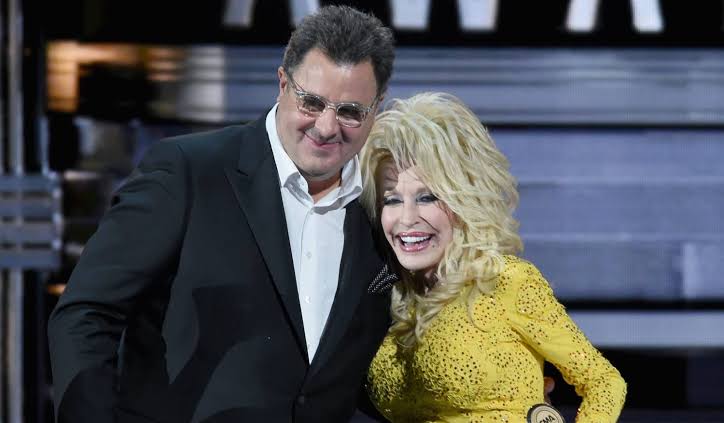 Vince Gill Fights Back Tears During Emotional Dolly Parton Tribute - Parade
