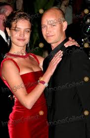Ontdek de perfecte stockfoto's over natalia vodianova justin portman en redactionele nieuwsbeelden van getty images kies uit premium blader door de 594 natalia vodianova justin portman beschikbare stockfoto's en beelden, of begin een nieuwe zoekopdracht om meer stockfoto's. Photos And Pictures Natalia Vodianova And Her Husband Justin Portman At Vanity Fair Oscar Party At Mortons In West Hollywood Ca On 02 27 2005 Photo By Henry Mcgee Globe Photos Inc 2005