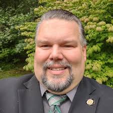 Winsted Republican Todd Arcelaschi named mayor