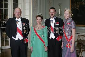 Kong harald og dronning sonja: Pin Pa Queen Josephine Emerald And Diamond Tiara Norwegian Royal Family