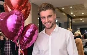 Es sollte die große liebe werden, doch jetzt ist alles aus: Alexander Hindersmann Mit Dieser Ex Bachelor Kandidatin Ist Er Jetzt Zusammen
