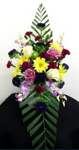 Altar design flower designs altar decorations church flower arrangements catholic altar easter church christmas church church images wedding stage. Making Floral Arrangements For Church Decoration California Flower Art Academy