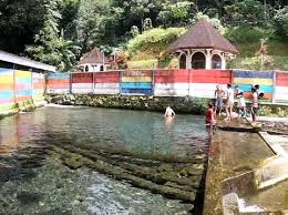 Sumber Mata Air Ini Bisa Buat Berenang Airnya Jernih Banget