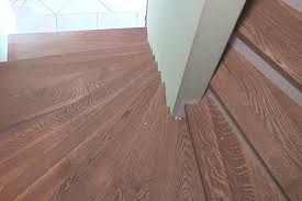 Wenn sie das grundgerüst der alten treppe weiterverwenden in einem ersten schritt werden die kann man diesen teppich auf der treppe selber abziehen? Betontreppe Verkleiden Treppenverkleidung Mit Holz Anleitung Diybook At