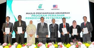 Berikut ini adalah daftar mengenai beasiswa di timur tengah yang dapat anda telusuri. 54 Pelajar Cemerlang Spm Terengganu Terima Biasiswa Petronas Trdi News