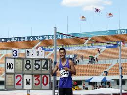 2011년 7월 1일 현재, 국제 육상 경기 연맹이 공인한 남자 멀리뛰기 세계 기록은 모두 18개이다. ì˜¬í•´ ì„¸ê³„ 4ìœ„ ê¸°ë¡ ìœ¡ìƒ ë†'ì´ë›°ê¸° ê°„íŒ ìš°ìƒí˜ ëŸ°ë˜ ì„¸ê³„ì„ ìˆ˜ê¶Œ ì¶œì „ê¶Œ í™•ë³´ ì¤'ì•™ì¼ë³´
