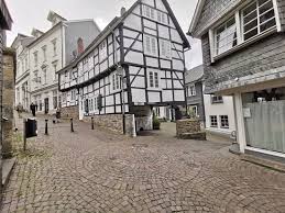 Die in biologischer landwirtschaft geführten höfe haben hofläden, in denen wanderer sich mit regional erzeugtem eindecken können. Altstadt Langenberg Velbert Aktuelle 2021 Lohnt Es Sich Mit Fotos