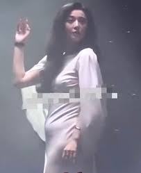Phạm băng băng bắt đầu gây chú ý khi vào vai a hoàn kim tỏa. Nhá»¯ng Báº±ng Chá»©ng Cho Tháº¥y Pháº¡m BÄƒng BÄƒng Bá»‹ Che Háº¿t Thá»i