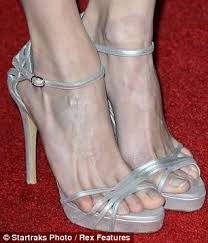 Julianne moore celebrity feet celebrity photos hollywood actresses actors & actresses north carolina victor demarchelier jack lemmon juliette . Kim Kardashian S Swollen Feet And Julianne Moore S Crippled Toes The Worst Celebrity Foot Faux Pas Daily Mail Online