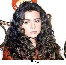 تتذكر مع المشهد أول مبلغ قبضته كراقصة ولماذا رقصت بالثوب الفلاحي التقليدي الذي ميّزها عن غيرها من الراقصات. Ù…ÙŠ Ø¹Ø² Ø§Ù„Ø¯ÙŠÙ† ØªØ¬Ø³Ø¯ Ø¯ÙˆØ± Ø§Ø¨Ù†Ø© ÙÙŠÙÙŠ Ø¹Ø¨Ø¯Ù‡ ÙÙŠ Ø§Ù„Ø­Ù‚ÙŠÙ‚Ø© ÙˆØ§Ù„Ø³Ø±Ø§Ø¨