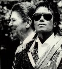 Ronald reagan bündelt in der folgezeit ungeheure politische und wirtschaftliche macht: Ronald Reagan And Michael Jackson