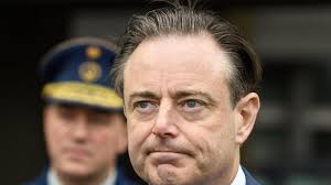 En cette période de crise politique, la popularité de bart de wever et celle de son parti restent très importantes en flandre. Let S Go Urban Bart De Wever Aurait Donne A El Kaouakibi 1 2 Million D Euros En Toute Discretion Le Soir