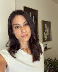 Claire Hoyt's Instagram, Twitter & Facebook