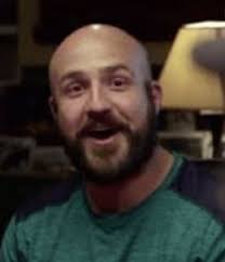 Jack Bagley sieht aus, als hätte er gerade erst herausgefunden, dass Jack  Sparrow auf seiner Geburtstagsparty sein wird, und bei jeder Theorie und  Erwähnung von Gold tauchen sie auf dem Tisch auf. :