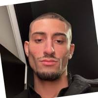 100+ perfiles de «Azzi»