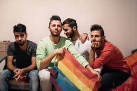 Lgbt+) είναι ένα αρκτικόλεξο που προέρχεται από τις λέξεις λεσβία, ομοφυλόφιλος, αμφιφυλόφιλος και τρανς, το οποίο μερικές φορές συναντάται και ως λοαδ+, ερμηνεύοντας τα τρανς άτομα ως διαφυλικά. Oi Alloi Prosfyges Stereotypa Problhmata Aneparkeies Poy Anakyptoyn Kata Tis Synentey3eis Loatki Prosfygwn Elaliberta Gr