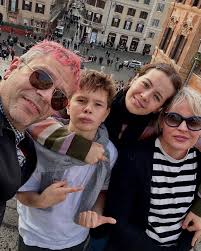 Happy birthday to my best friend. 🎈We love you Hollie. #blessed  #HappyBirthday #bestie #fam #❤️