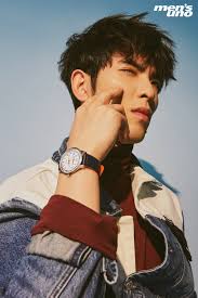 At the age of 17, while still in high school, he started working as a restaurant singer. Paroles Lyrics Jam Hsiao Gen Wo Wan