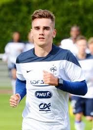 We're big fans of this haircut because it's so simple and one that a lot of gents would wear! 50 Griezmann Ideas Antoine Griezmann Griezmann Soccer Players