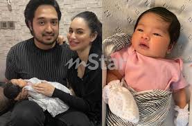 Comel sangat baby irisa alaia yer. Izara Aishah Suami Kongsi Wajah Anak Selepas Tujuh Hari Alhamdulillah Selamat Datang Puteri Kami Irisa Alaia Hiburan Mstar